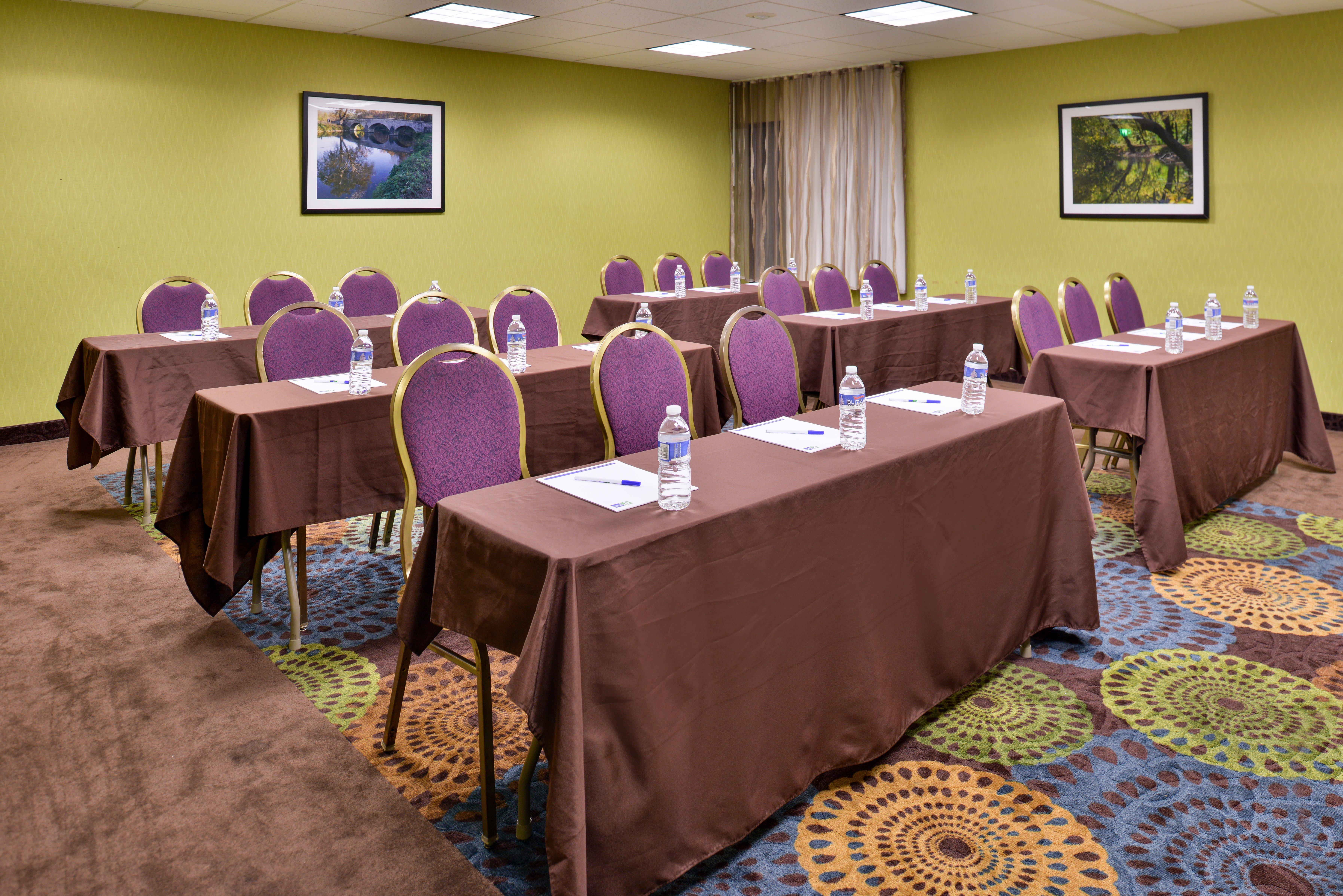 Hotel Holiday Express By Ihg 3*
